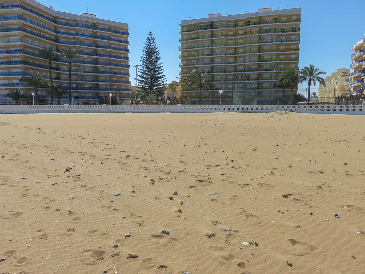 Beach apartment in Denia with sea views