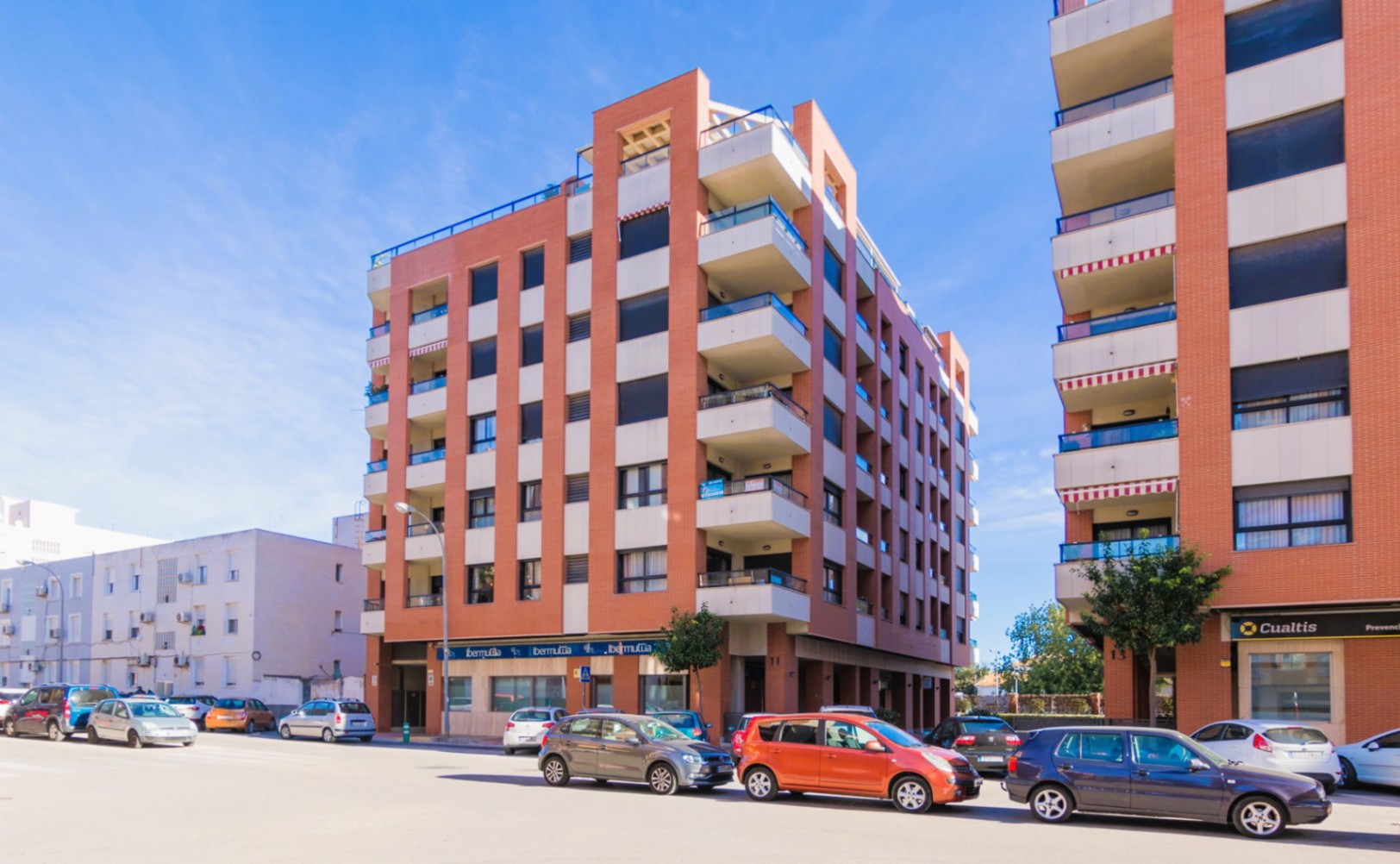 Central apartment in the port of Denia with sea views